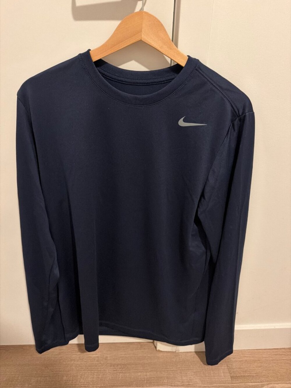 Nike Men's Long Sleeve Crew Shirt Navy Blue Silver Swoosh Size M